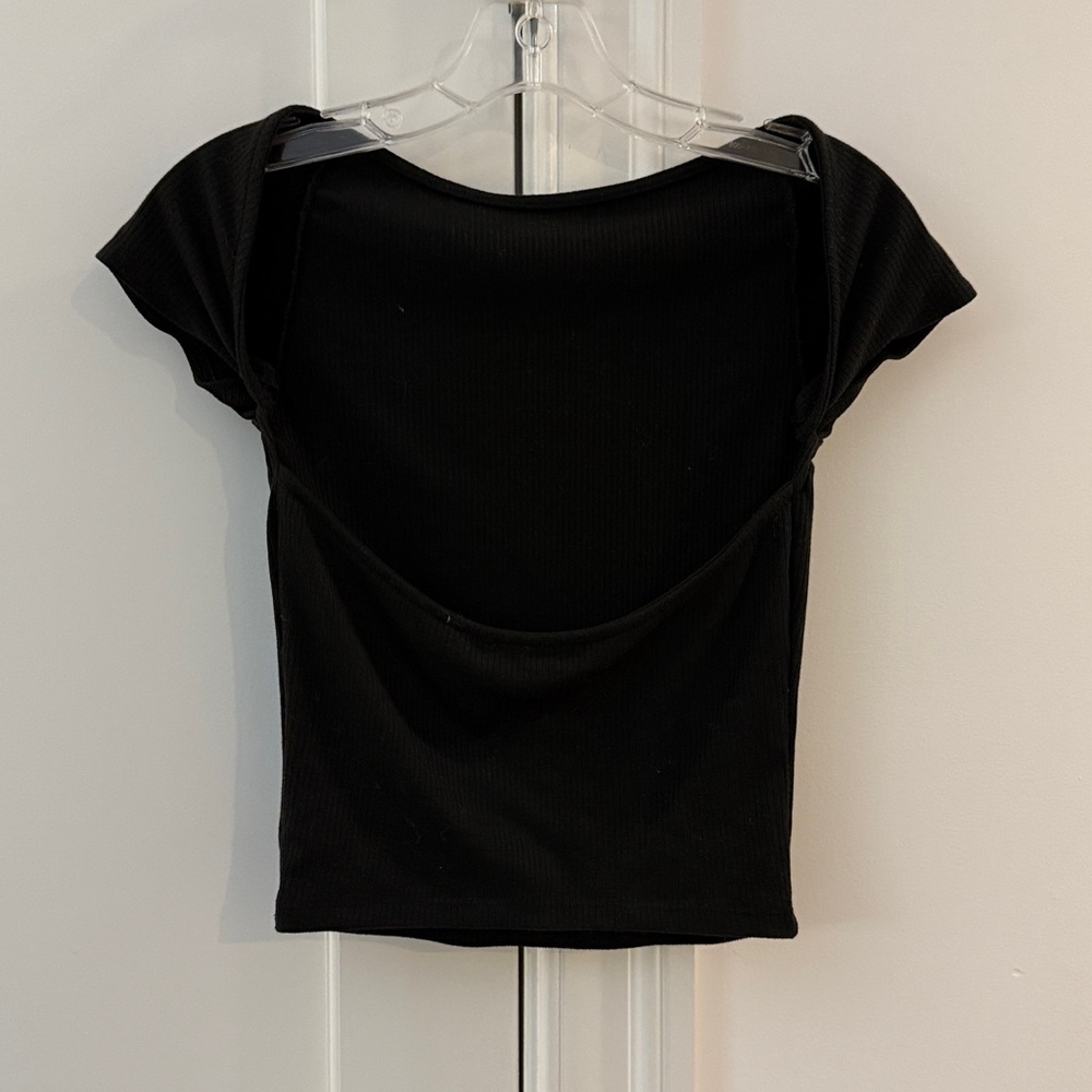 Urban Outfitters Black tee with low back. - Picture 2 of 5